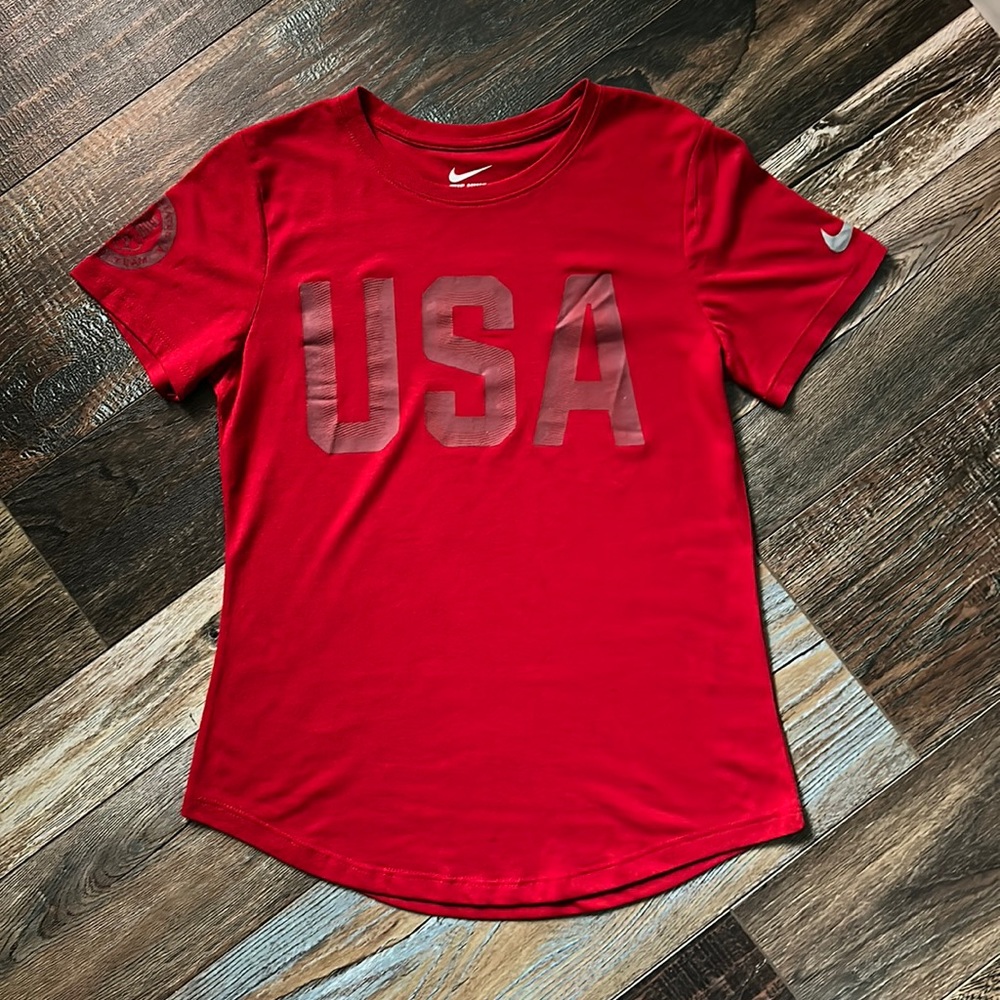 NWOT The Nike Tee size S